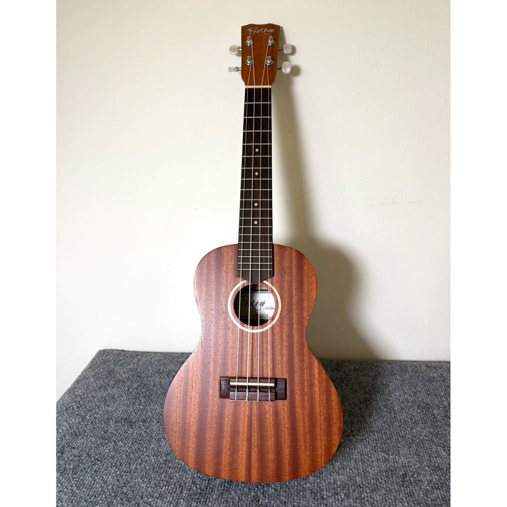 Protégé U100CM Concert Ukulele Mahogany Body/Top Natural Finish 4-String Bag